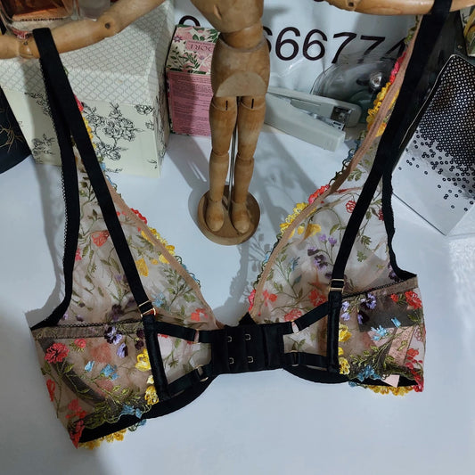 Brand : Victorias Secret Lace Plunge Deep V Neck Dream Angels Size : 32DD