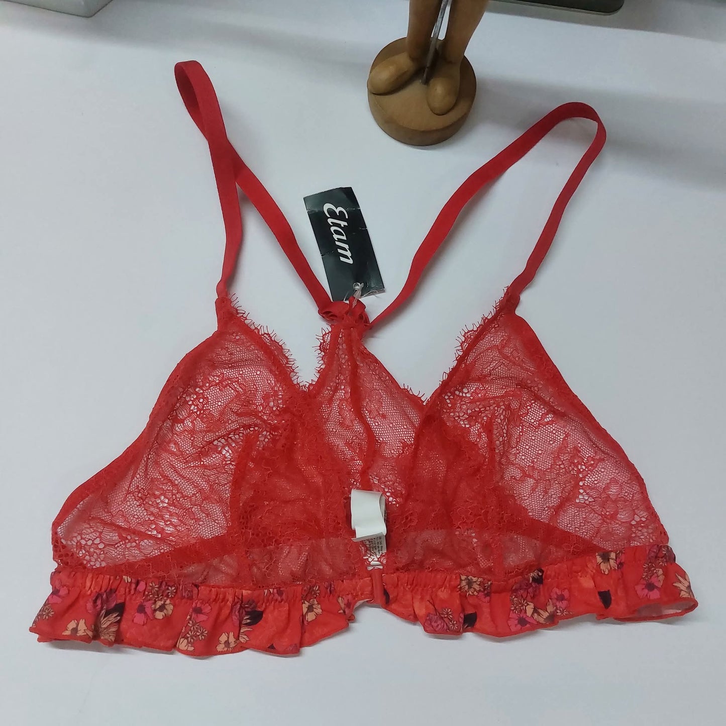 ETAM Intimates Size : 36-B Type : Lace Soft Net Bralette / Front Open RacerBack Adjustable Straps Features : Non padded / Non Wired Bralette Size : 36-B