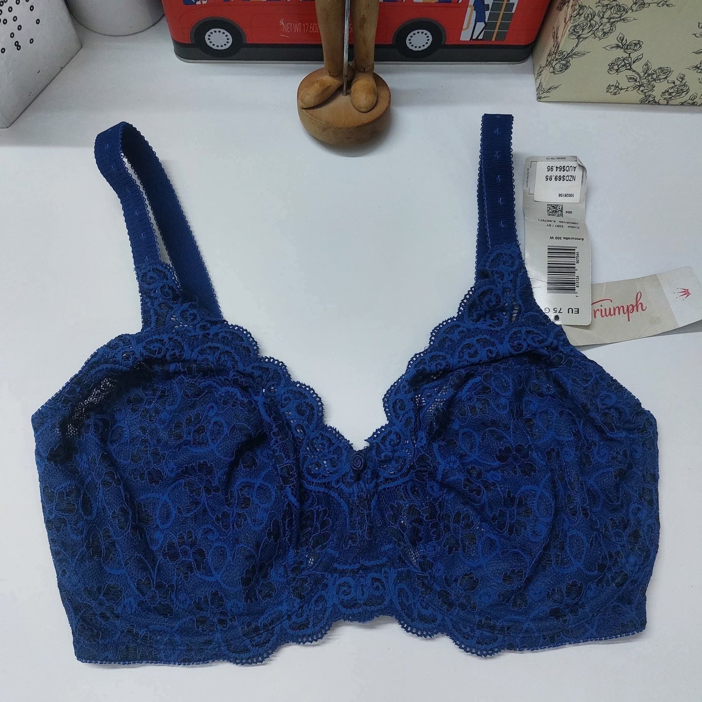 Triumph International Soft Lace Net Minimizer Bra Size : 34-G