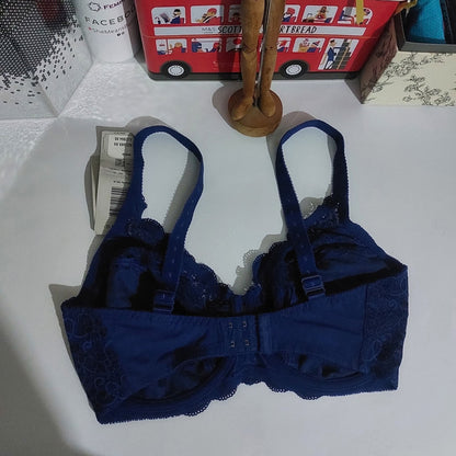 Triumph International Soft Lace Net Minimizer Bra Size : 34-G