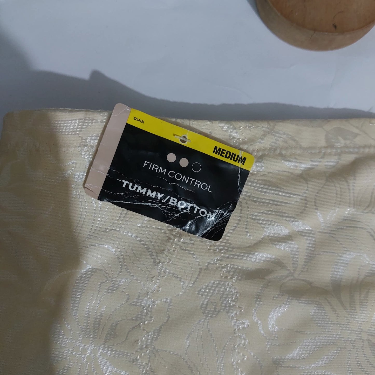 MAIDENFORM INSTANT Shaping Brief Size : Medium