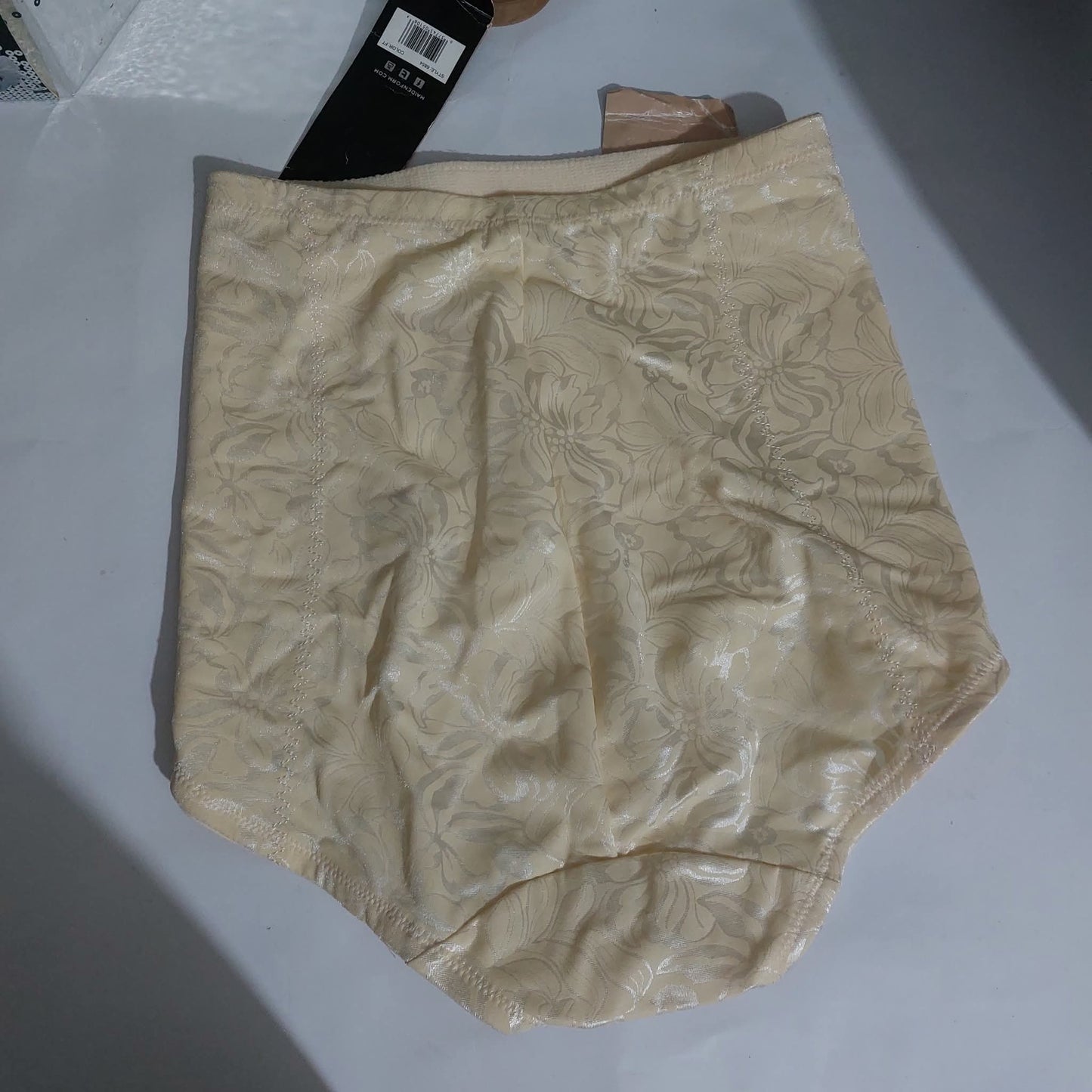 MAIDENFORM INSTANT Shaping Brief Size : Medium
