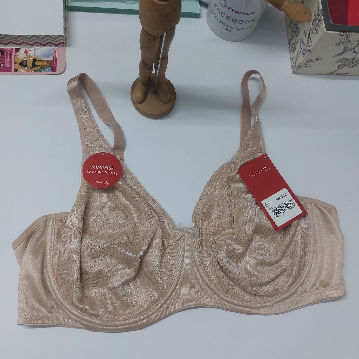 Formfit Delicate Minimiser Wired Bra Size : 42-D