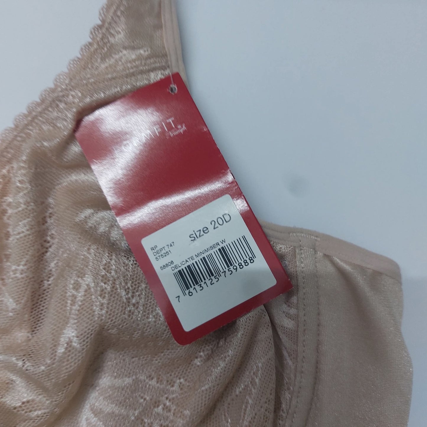 Formfit Delicate Minimiser Wired Bra Size : 42-D