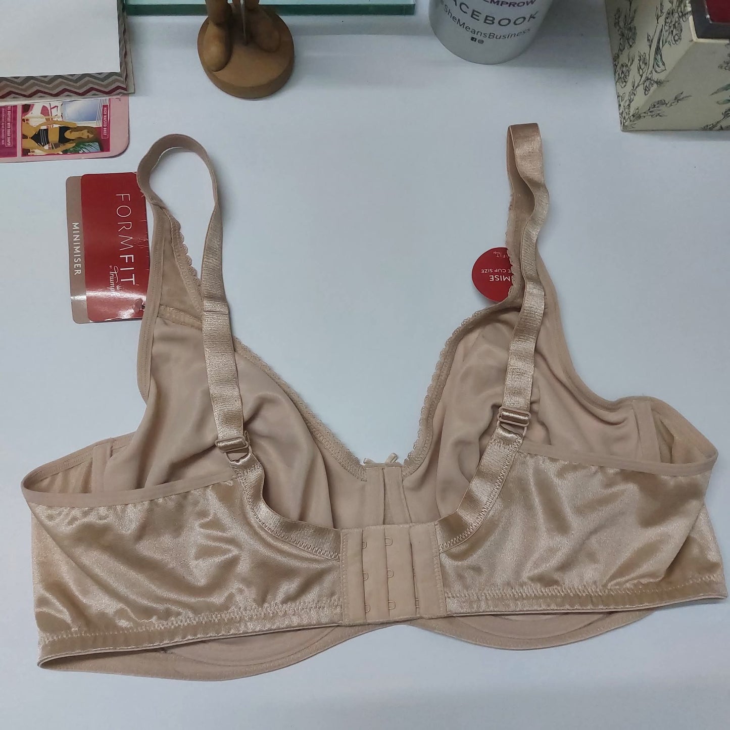 Formfit Delicate Minimiser Wired Bra Size : 42-D