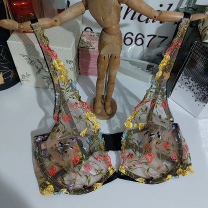 Brand : Victorias Secret Lace Plunge Deep V Neck Dream Angels  Size : 32DD