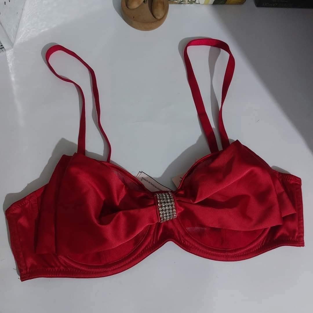Victoria's Secret  Available Size : 32-C / 34-DD