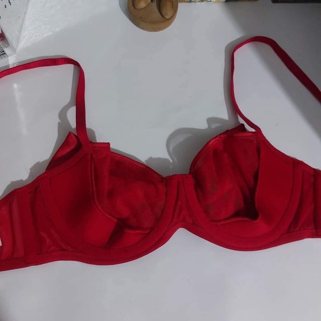 Victoria's Secret  Available Size : 32-C / 34-DD