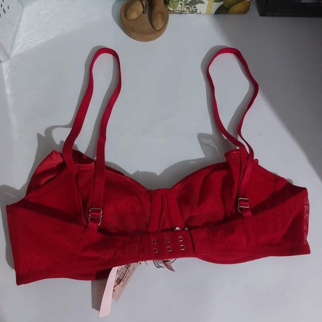 Victoria's Secret  Available Size : 32-C / 34-DD