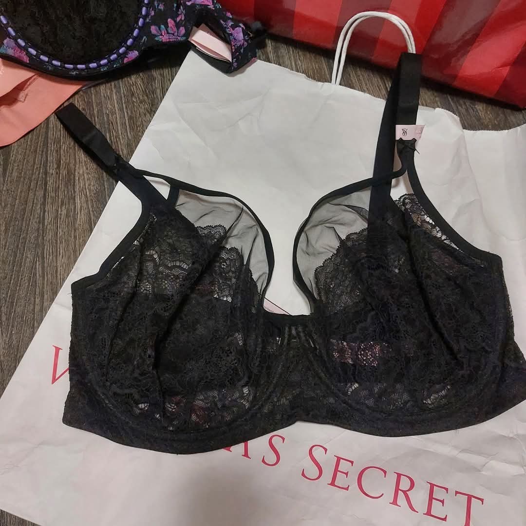 Victoria’s Secret Black Lace Net Bra Size : 38-G
