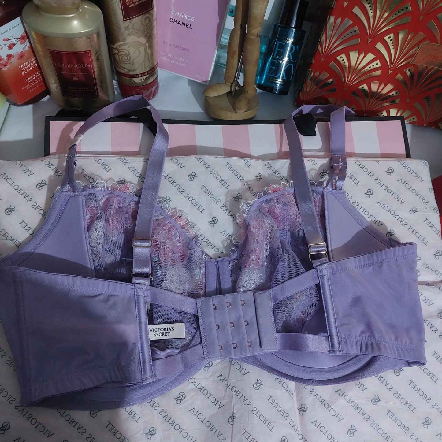 Victoria's Secret Dream Angels Unlined Floral Embroidered Demi bra Purple lace Plunge Pushup Size : 38-G