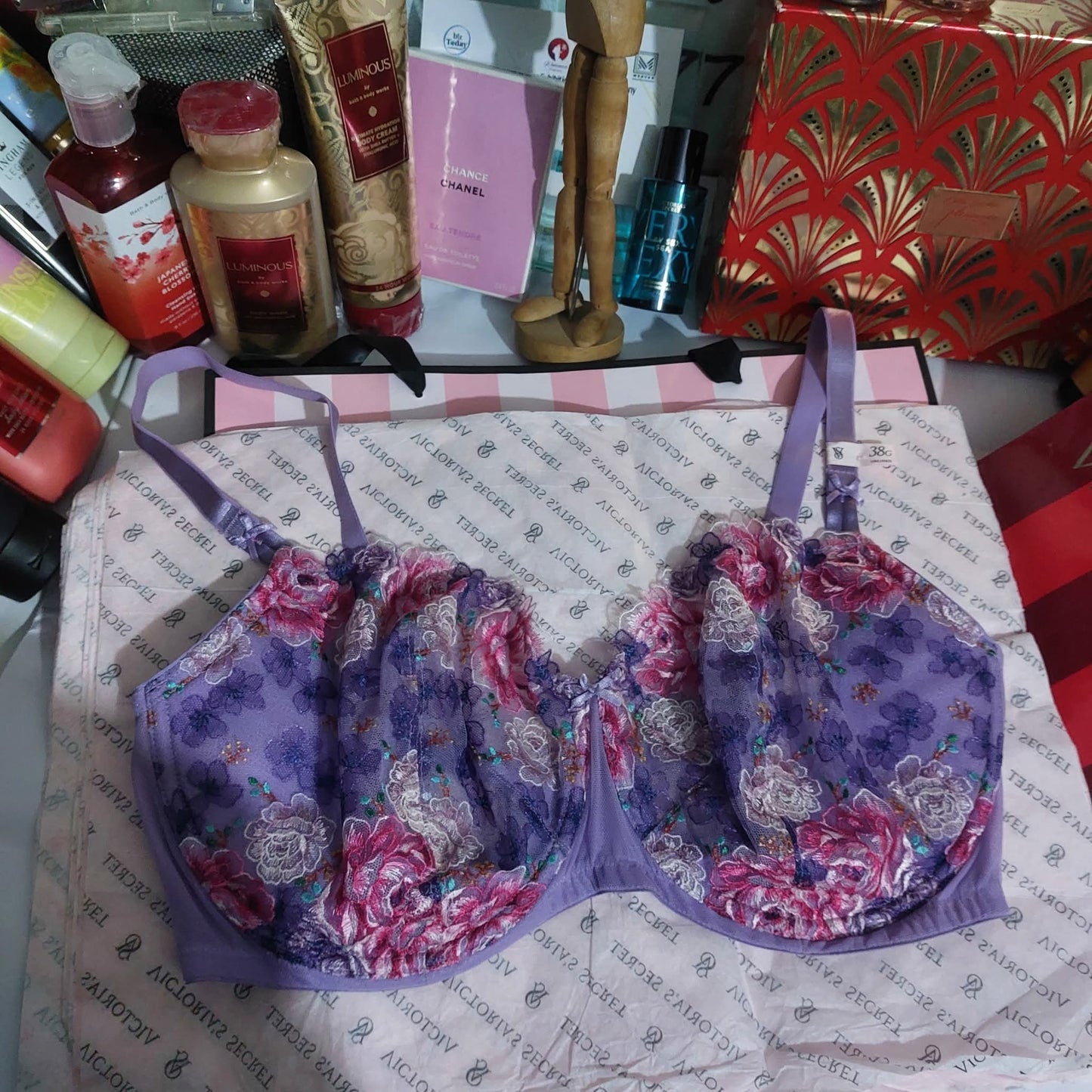 Victoria's Secret Dream Angels Unlined Floral Embroidered Demi bra Purple lace Plunge Pushup Size : 38-G