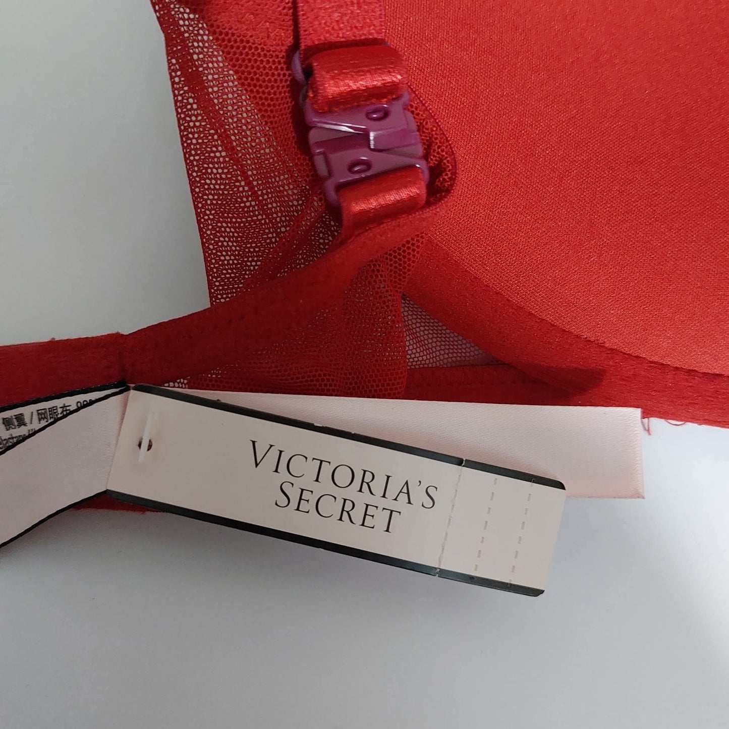 Victorias Secret DEEP V Neck Pushup Size : 32-DD
