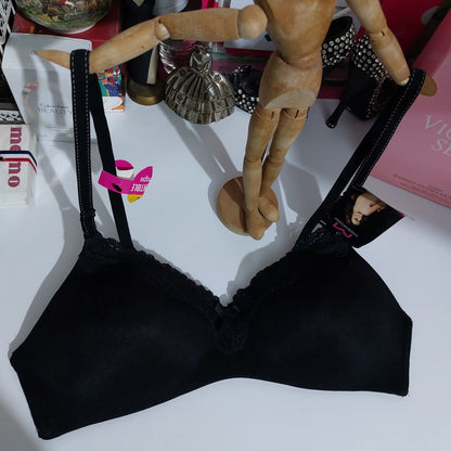 Maidenform Size : 36-A Design to help straps stay in place