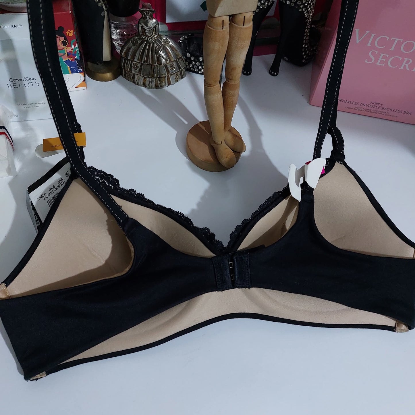 Maidenform Size : 36-A Design to help straps stay in place